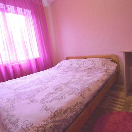 Guest House Otradny For 3 Rooms Kiev Eksteriør bilde